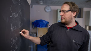 Daniel Albrecht har banat vägen för att stödja hemmasittare i Esbo Opettaja Daniel Albrecht