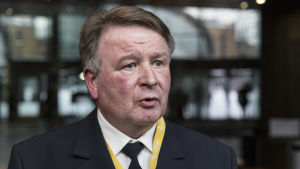 Jukka Aaltonen, direktör på nödcentralens avdelning för tekniska tjänster, är orolig över situationen. Porträtt på Jukka Aaltonen direktör på nödcentralens avdelning för tekniska tjänster.