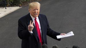 President Trump svarar på USA:s EU-ambassadör Gordon Sondlands vittnesmål i riksrättsutredningen. President Donald Trump