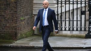 Sajid Javid finner sig inte i att bli manipulerad av premiärministern Sajid Javid utanför 10, Downing Street