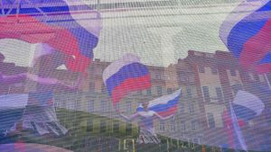 Den 18 mars firades - också i Sankt Petersburg - den sjunde årsdagen av annekteringen av Krim. Dansande flickor fotograferade genom en rysk flagga. Den 18 mars firades - också i Sankt Petersburg - den sjunde årsdagen av annekteringen av Krim. Dansande flickor fotograferade genom en rysk flagga.