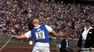 Tiina Lillak följer upp VM-guldet framför hemmapubliken 1983 med OS-silver i Los Angeles följande år. Tiina Lillak, VM 1983.