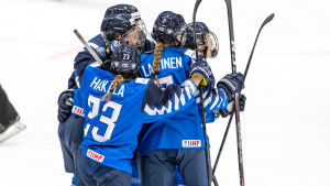 Finlands fjärdekedja firar Elisa Holopainens mål