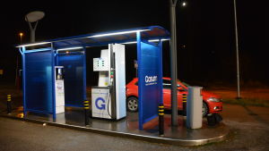 Två bilar på en gång kan tanka vid tankstället i Borgå. gastankstation i Borgå