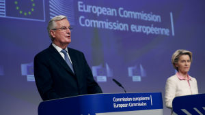 Michel Barnier och Ursula von der Leyen kommenterade förhandlingsresultatet i Bryssel. Michel Barnier och Ursula von der Leyen.
