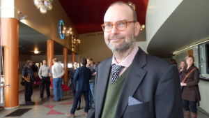 Museichef Kari Kartio säger att det viktigaste är att besökarna känner sig trygga i museet. Kai Kartio, direktör för både gamla och nya Amos-museet.