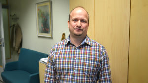 På hösten blir det ofta mycket på en gång för abiturienterna, säger Joakim Häggström. Joakim Häggström, biträdande rektor för Tölö Gymnasium