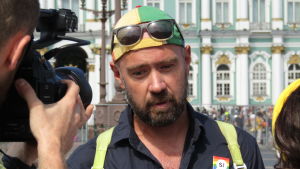 Vjatjeslav Vereshjagin vill bli jämlikt bemött. Vjatjeslav Vereshjagin vill bli jämlikt bemött. Han deltog i pridedemonstrationen i Sankt Petersburg den 4 augusti 2018.