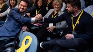 Nöjda katalaner efter möte 2.1.2020. Pere Aragones t.v. och Gabriel Rufian t.h. Nöjda katalaner efter möte 2.1.2020. Pere Aragones t.v. och Gabriel Rufian t.h.