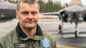 Flygvapnets programdirektör, överste Juha-Pekka Keränen. HX-hankkeen johtaja, eversti Juha-Pekka Keränen.