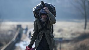 Migrant vandrar mot floden Meritsa, nära Edirne för att ta en båt över till Grekland 1.3.2020 Migrant vandrar mot floden Meritsa, nära Edirne för att ta en båt över till Grekland 1.3.2020