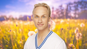 “Idag är jag 30 år gammal, men troligtvis yngre än då jag var 24”. Christoffer Strandberg sommarpratar bland annat om vikten av att gråta. Christoffer Strandberg poserar på en sommaräng.