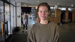 Elle Sumelius hoppade av den långa matematiken. Elle Sumelius bytte från lång till kort matematik.