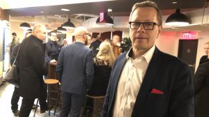 Veijo Komulainen, businessexpert på Finlands generalkonsulat i New York, känner till cirka 400 finländska företag i USA. Det ryms fler. Veijo Komulainen är businessexpert på Finlands konsulat i New York