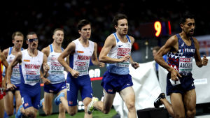 Bröderna har hjälp av varandra också på banan, trots att de inte hade någon uttalad plan i går. Jakob Ingebrigtsen är löpare.