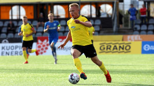Ilmari Niskanen tror på avancemang också från nästa omgång. Ilmari Niskanen i matchen mot FC Vitebsk.