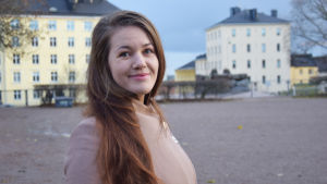Kaarina Kolle, klimatexpert vid WWF i Finland, anser att priset för att få släppa ut ett ton koldioxid borde vara över 30 euro. I dag är det ungefär en fjärdedel, 7,5 euro. Katariina Kolle, sakkunnig inom klimatpolitik, WWF Finland.