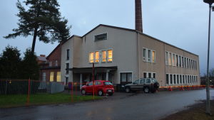 Enligt stadens utredning kunde E-huset också säljas. Byggnad på Ekåsens område.