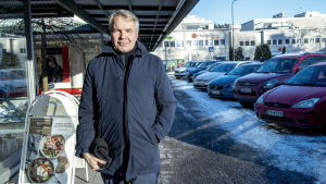 Det viktigaste för De gröna är att slopa marknadsmodellen inom vården, anser ordförande Pekka Haavisto. Pekka Haavisto Munkkivuoren ostarilla 5.3.2019