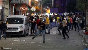 Oroligheter har förekommit på flera håll på Västbanken och i Israel. Bild på sammandrabbningar mellan demonstranter och polis.