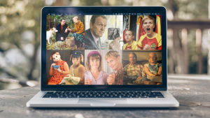 En laptop på ett bord, på skärmen ser man bilder från filmen Mannen utan minne, serier Kommissarie Lewis, Kentä laidalla, Bärtil, Aikuiset och Sommaren 85.