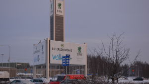 Flera företag verkar på industriområdet vid Alholmen. Flera företag verkar på industriområdet vid Alholmen