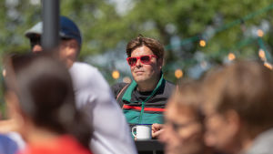 Antti Hämäläinen firar nu sin första midsommar i stan. Antti Hämäläinen Stadin juhannus-festivaaleilla