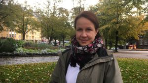 Vänsterförbundets Veronika Honkasalo sitter i Helsingfors stadsfullmäktige. Bild på kommunalpolitikern Veronika Honkasalo.