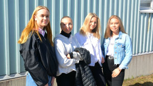 Vivi Nordström, Linn Lehtonen, Claudia Lönegren och Alexia Bäckström. fyra unga kvinnor