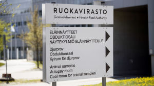 Karkamo rekommenderar obduktion när ett djur dör under oklara omständigheter. Ruokaviraston kyltti.