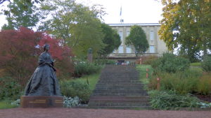 Stadshuset i Mariehamn har varit välbesökt på söndagen. Stadshuset i Mariehamn.