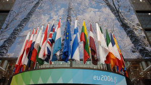Senast Finland var EU:s ordförandeland var 2006. EU:s medlemsländers flaggor.