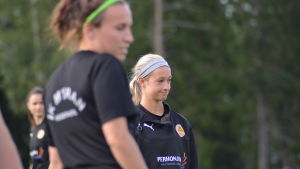 Allie Stephenson var tvåa i skytteligan i division 1 denna säsong. Chelsy Swackhamer och Allie Stephenson.