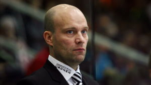 Att just Fredrik Norrena är TPS målvaktstränare var en stark bidragande faktor till att Erik Källgren valde att flytta till Åboklubben. Fredrik Norrena, TPS bänk 2014.