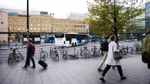 Många Borgå- och Lojobor rör sig dagligen mellan hemmet och huvudstadsregionen. Arkivbild. Elielplatsen