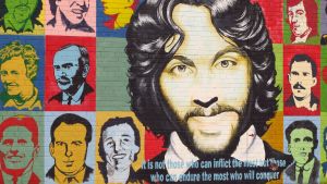 En av de typiska väggmålningarna i Belfast. På den här hyllas Bobby Sands. Graffiti i Belfast