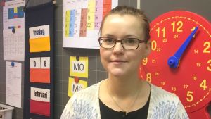 Christel Blomqvist. Christel Blomqvist är rektor i Kimo skola. Här står hon framför svarta tavlan i ett klassrum.