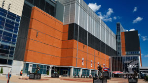 Montreals hemmaarena har plats för över 21 000 åskådare och är störst i NHL. Montreals hemmaarena har plats för över 21 000 åskådare och är störst i NHL.