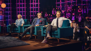 Jani Leinosen biisi liittyy lapsuuteen ja oman musiikkimaun löytämiseen, Mikael Jungnerin taas pitkään bilekesään. Elämäni Biisi -sohvilla Jani Leinonen, Mikael Jungner ja Paula Noronen.