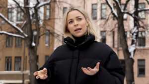 Paula Vesala kritiserar regeringen för att ha negligerat kultur- och evenemangsbranschen. Paula Vesala henkilökuva