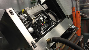 Nu testas vibrationsisolatorn i en generator. Vibrationsisolator i ett generatoraggregat som studerande vid Yrkeshögskolan Novia utvecklat för att användas i Baltic Yachts segelbåtar. Det ska minska buller och vibration.