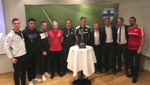 Lagkaptenerna från division ett 2018 på upptaktsträffen inför säsongen. Lagkaptenerna på bild inför division ett-säsongen 2017.