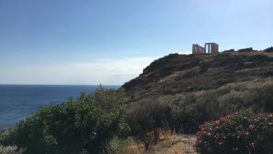 Poseidontemplet är en hyllning till havsguden och ligger cirka 80 kilometer från Aten Det magnifika Poseidontemplet söder om Aten