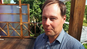 Rolf Sund är beredskapschef vid Röda Korset i Österbotten. Han är med och koordinerar Frivilliga Räddningstjänsten tillsammans med polisen ifall en människa har försvunnit eller gått vilse. rolf sund