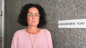 Maria Dahlström, ledande socialarbetare vid Helsingfors stad. Bild på ledande socialarbetare Maria Dahlström.
