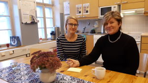 Kiti Lindén och Lisa Kentala tror att en matstrategi skulle ge godare mat och nöjdare barn. Kiti Lindén och Lisa Kentala.