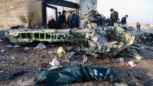 Ett flygplan av typen Boeing-737-800 har störtat i Iran. Flygplanet på bilden har inget med kraschen att göra. Ett plan ligger i bitar på marken efter en krasch