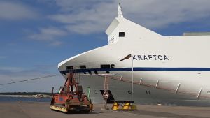 Hangö hamn, eller Port of Hanko, som bolaget heter i dag, marknadsför sig som den snabbaste rutten till Europa. Hamnbolaget är så att säga hyresvärd för hamnoperatörerna. Fartyg i hamn