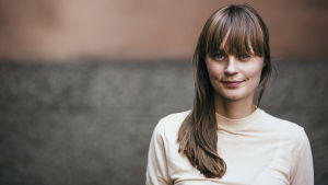 Johanna Nilssons tips för dig som älskar kläder och variation: satsa på second hand, hyr eller låna eller byt kläder med en vän. Författare och föreläsare Johanna Nilsson.