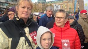 Tre generationer vill kämpa för Vasa centralsjukhus. Tre generationer manifesterar.